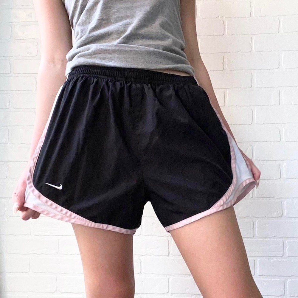 🖤AMAZING black Athletic Nike shorts.These shorts are in really good condition!
